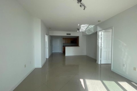 Condo in Hallandale Beach, Florida, 2 bedrooms  № 2366352 - photo 24