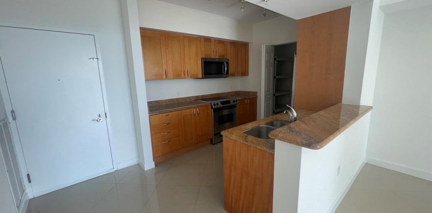 Condo in Hallandale Beach, Florida, 2 bedrooms  № 2366352