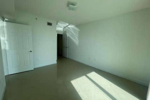 Condo in Hallandale Beach, Florida, 2 bedrooms  № 2366352 - photo 14