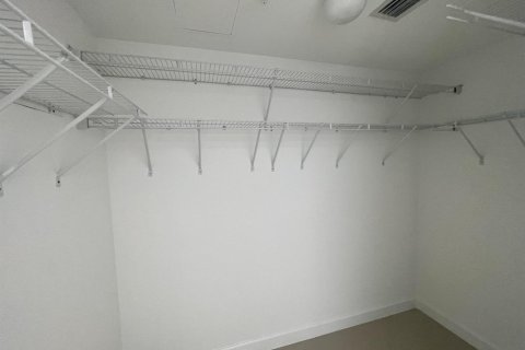 Condo in Hallandale Beach, Florida, 2 bedrooms  № 2366352 - photo 15