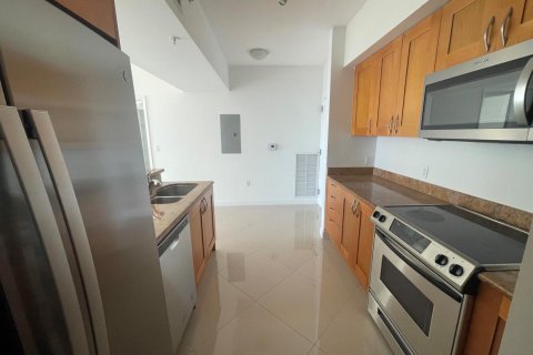 Condo in Hallandale Beach, Florida, 2 bedrooms  № 2366352 - photo 5