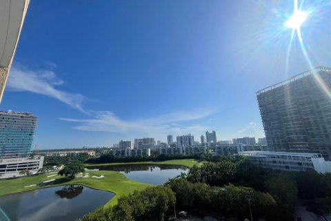 Condo in Hallandale Beach, Florida, 2 bedrooms  № 2366352 - photo 20