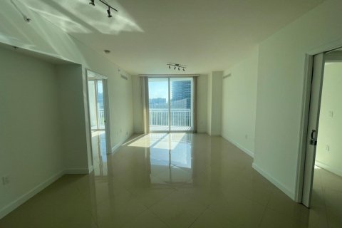 Condo in Hallandale Beach, Florida, 2 bedrooms  № 2366352 - photo 7