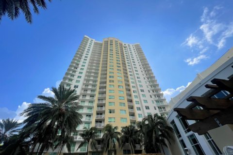 Condo in Hallandale Beach, Florida, 2 bedrooms  № 2366352 - photo 26