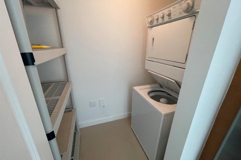 Condo in Hallandale Beach, Florida, 2 bedrooms  № 2366352 - photo 4
