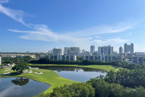 Condo in Hallandale Beach, Florida, 2 bedrooms  № 2366352 - photo 17
