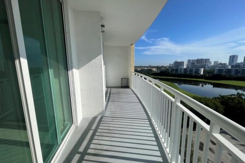Condo in Hallandale Beach, Florida, 2 bedrooms  № 2366352 - photo 22