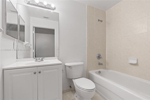 Купить кондоминиум в Дорал, Флорида 3 спальни, 103.03м2, № 1888198 - фото 16