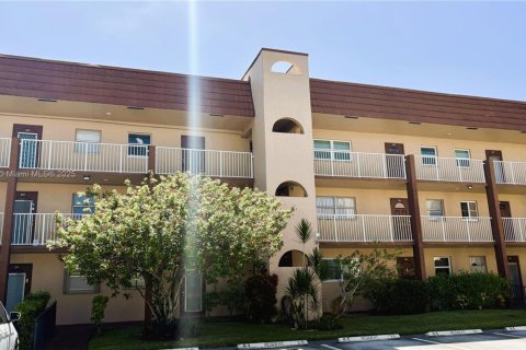 Condo in Sunrise, Florida, 1 bedroom  № 1964888 - photo 16