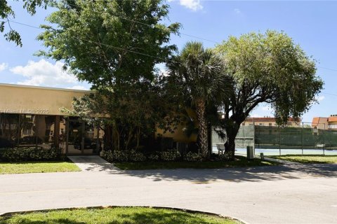 Condo in Sunrise, Florida, 1 bedroom  № 1964888 - photo 17