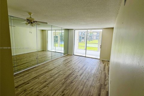 Condo in Sunrise, Florida, 1 bedroom  № 1964888 - photo 30