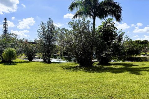 Condo in Sunrise, Florida, 1 bedroom  № 1964888 - photo 4