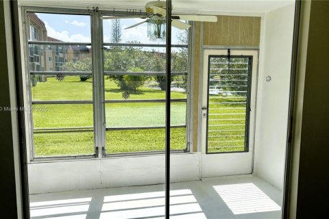 Condo in Sunrise, Florida, 1 bedroom  № 1964888 - photo 3