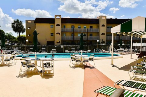 Condo in Sunrise, Florida, 1 bedroom  № 1964888 - photo 18