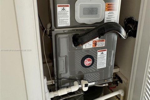 Condo in Sunrise, Florida, 1 bedroom  № 1964888 - photo 15