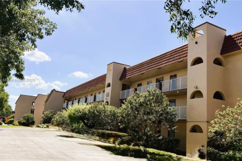 Condo in Sunrise, Florida, 1 bedroom  № 1964888 - photo 1