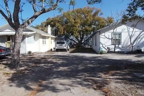 Propiedad comercial en venta en Largo, Florida, 11 dormitorios, 416.02 m2 № 2157843 - foto 2