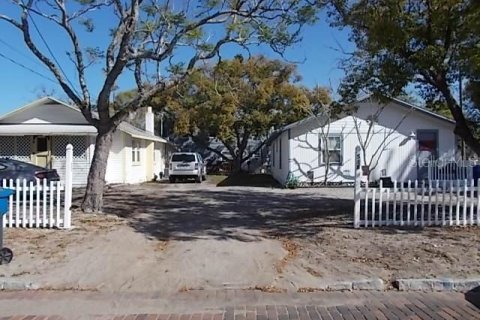 Propiedad comercial en Largo, Florida 11 dormitorios, 416.02 m2 № 2157843