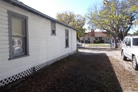Propiedad comercial en venta en Largo, Florida, 11 dormitorios, 416.02 m2 № 2157843 - foto 16
