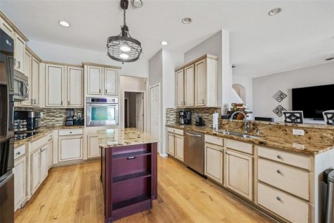 House in Land O' Lakes, Florida 4 bedrooms, 285.95 sq.m. № 1813151 - photo 7