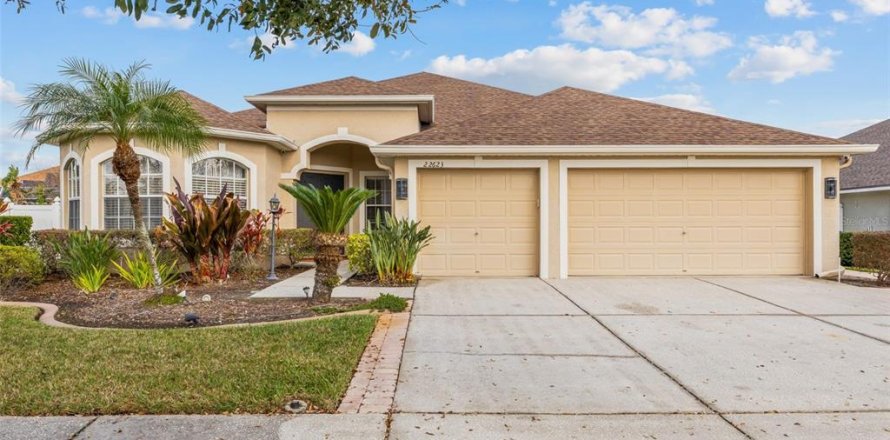 House in Land O' Lakes, Florida 4 bedrooms, 285.95 sq.m. № 1813151