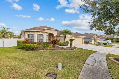 House in Land O' Lakes, Florida 4 bedrooms, 285.95 sq.m. № 1813151 - photo 2