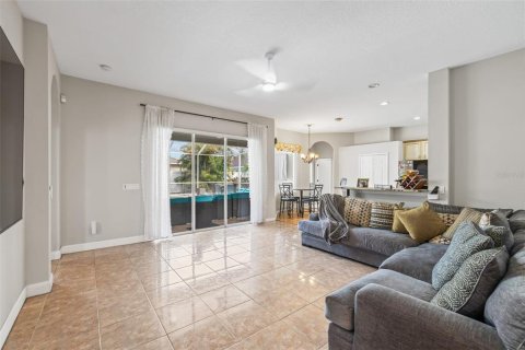 House in Land O' Lakes, Florida 4 bedrooms, 285.95 sq.m. № 1813151 - photo 18