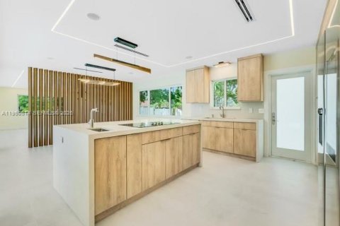 Villa ou maison à vendre à Hollywood, Floride: 4 chambres, 255.39 m2 № 2024392 - photo 11