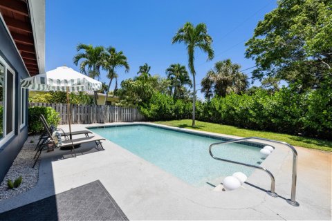 House in Pompano Beach, Florida 3 bedrooms, 133.41 sq.m. № 1189854 - photo 1