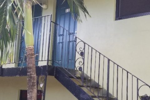 Apartment in Fort Lauderdale, Florida 3 rooms, 41.81 sq.m. № 2180274 - photo 2