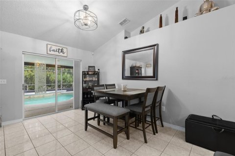 House in Deltona, Florida 3 bedrooms, 112.13 sq.m. № 2347088 - photo 11