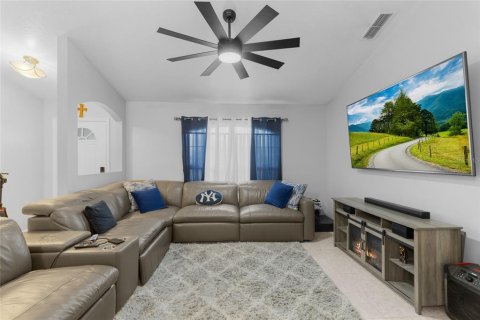 House in Deltona, Florida 3 bedrooms, 112.13 sq.m. № 2347088 - photo 9