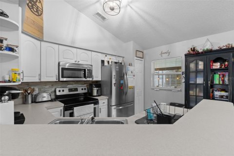 House in Deltona, Florida 3 bedrooms, 112.13 sq.m. № 2347088 - photo 12