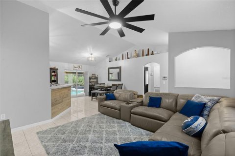House in Deltona, Florida 3 bedrooms, 112.13 sq.m. № 2347088 - photo 8