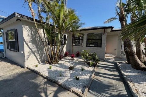 Casa en alquiler en Madeira Beach, Florida, 3 dormitorios, 102.66 m2 № 1840065 - foto 1