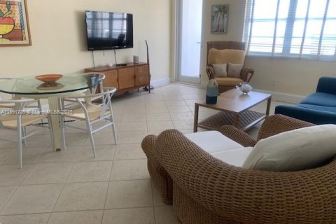 Copropriété à louer à Miami Beach, Floride: 1 chambre, 65.03 m2 № 1959159 - photo 3