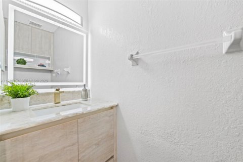 Townhouse in Coconut Creek, Florida 2 bedrooms, 122.72 sq.m. № 2006931 - photo 12