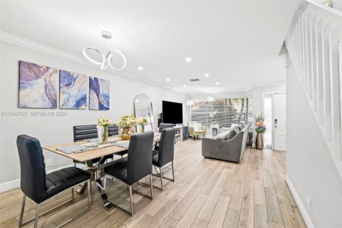 Townhouse in Coconut Creek, Florida 2 bedrooms, 122.72 sq.m. № 2006931