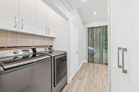 Townhouse in Coconut Creek, Florida 2 bedrooms, 122.72 sq.m. № 2006931 - photo 10