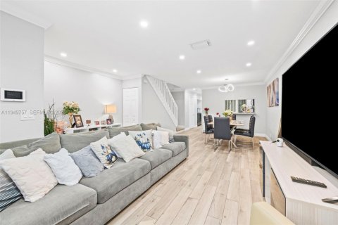 Townhouse in Coconut Creek, Florida 2 bedrooms, 122.72 sq.m. № 2006931 - photo 3