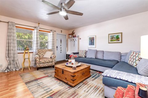 Condominio en West Palm Beach, Florida, 2 dormitorios  № 2084482