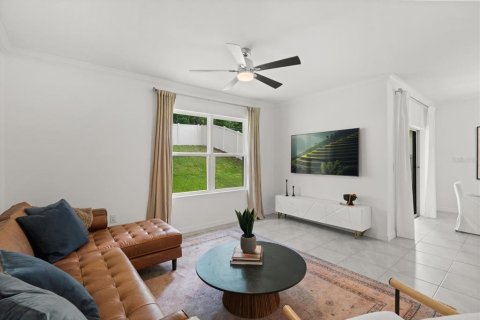 House in Apopka, Florida 4 bedrooms, 171.5 sq.m. № 1819028 - photo 11