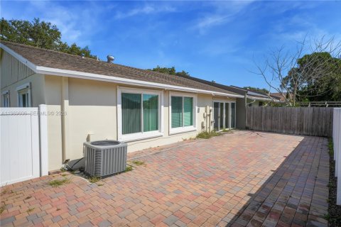 Купить виллу или дом в Маргит, Флорида 2 спальни, 109.25м2, № 2030554 - фото 13