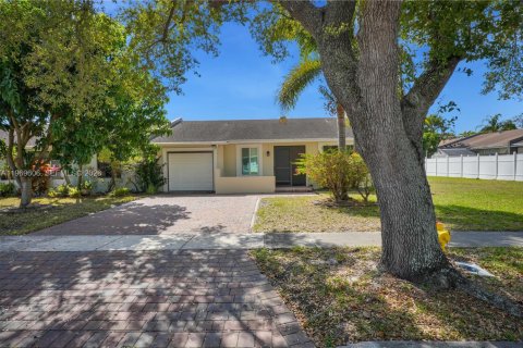 Купить виллу или дом в Маргит, Флорида 2 спальни, 109.25м2, № 2030554 - фото 11