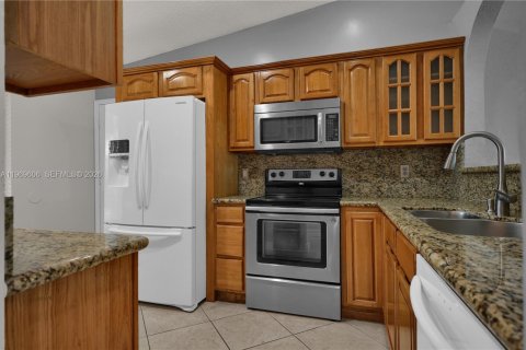 Купить виллу или дом в Маргит, Флорида 2 спальни, 109.25м2, № 2030554 - фото 15