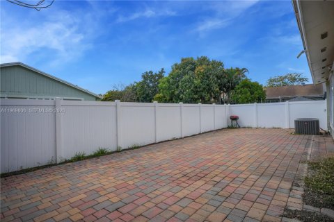 Купить виллу или дом в Маргит, Флорида 2 спальни, 109.25м2, № 2030554 - фото 22