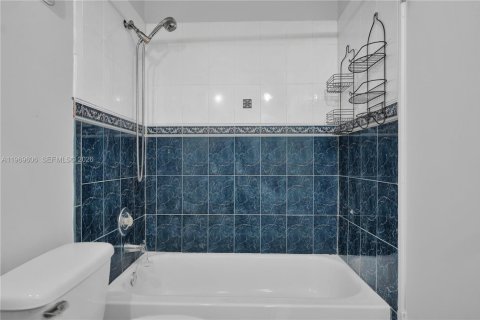 Купить виллу или дом в Маргит, Флорида 2 спальни, 109.25м2, № 2030554 - фото 29