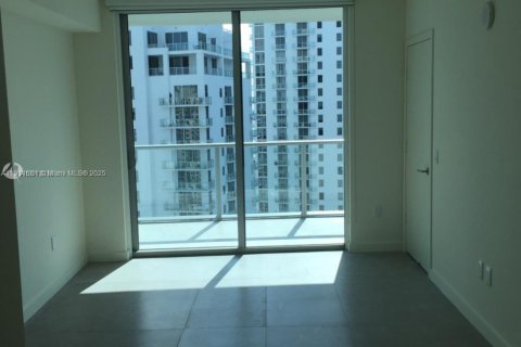 Condo in Miami, Florida, 2 bedrooms  № 2017267 - photo 11