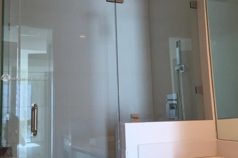Condo in Miami, Florida, 2 bedrooms  № 2017267 - photo 5