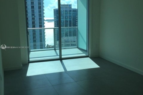 Condo in Miami, Florida, 2 bedrooms  № 2017267 - photo 3